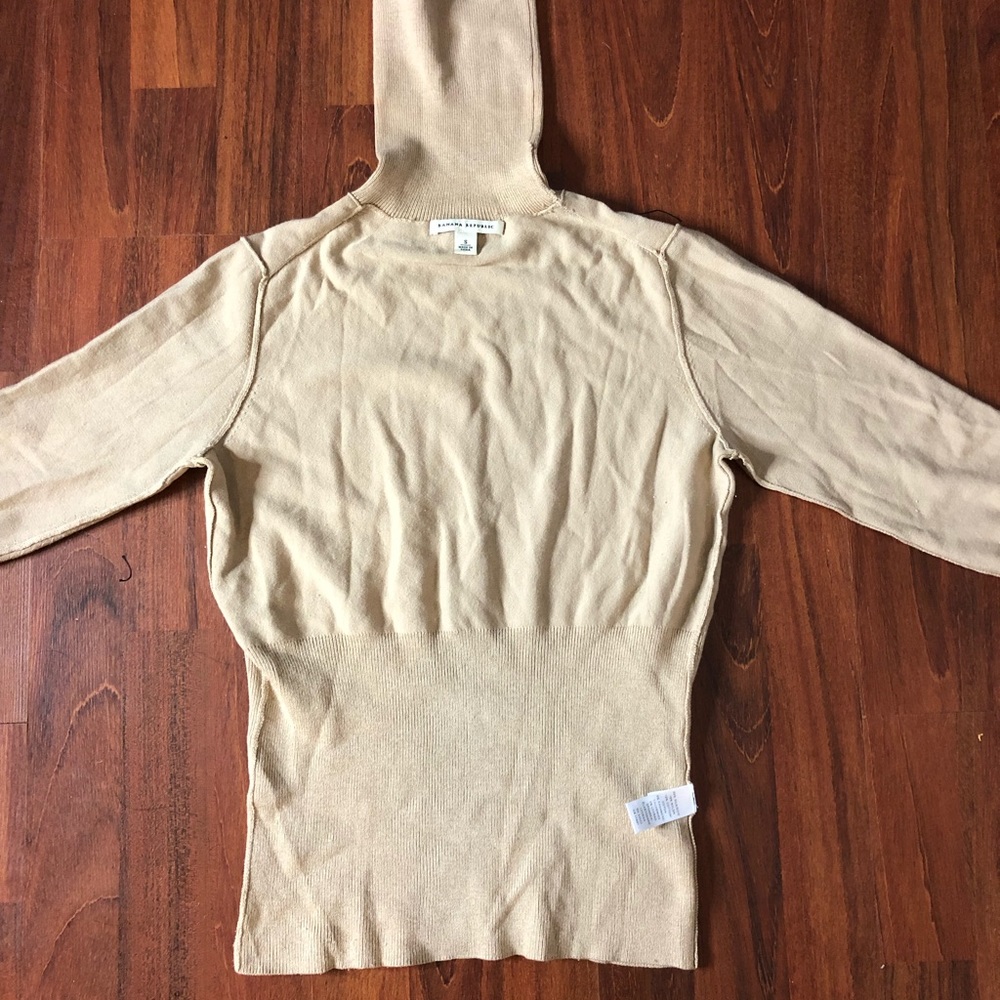 Women’s Beige Banana Republic Turtle Neck Sweater